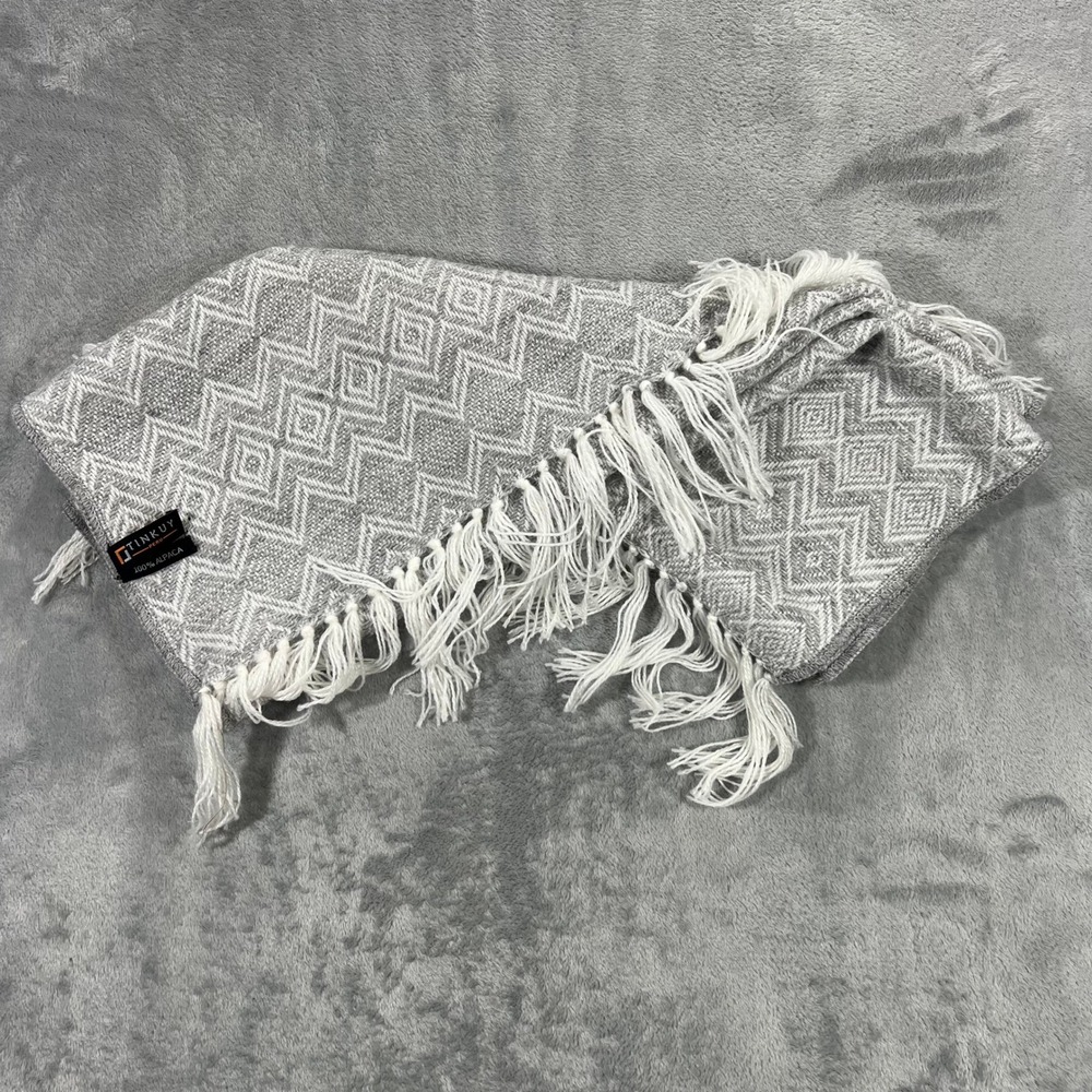 TINKUY‎ PERU Scarf Unisex OS Grey 100% Alpaca Geometric Diamond Fringe